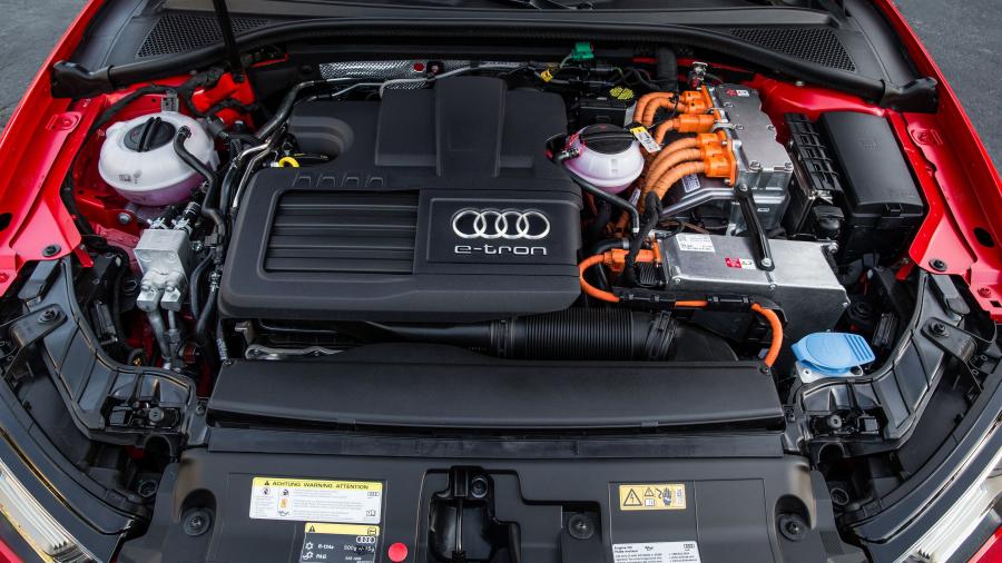 Моторный отсек Audi A3 Sportback e-tron (8V) 2015 года  (NA) (фото 15 из 25)